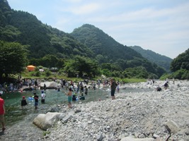川遊びの風景