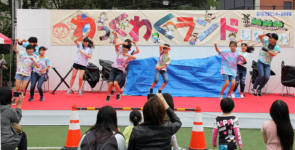 踊る わっくわくステージでダンス