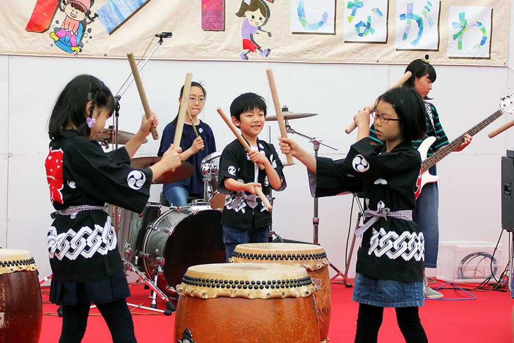 たたく 品川音頭でオープニング 和太鼓演奏