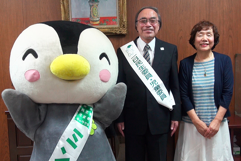 記念撮影　一日民生委員委嘱式（右　品川区民生委員協議会 松尾光惠 会長）