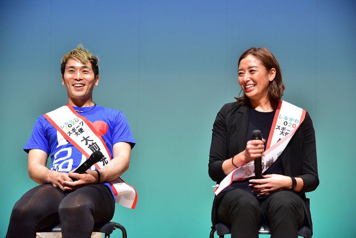 笑顔を見せる大前さんと伊藤さん