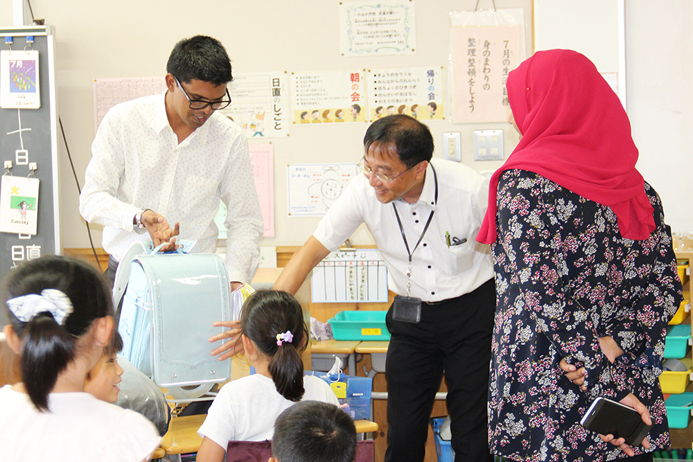 校内を見学