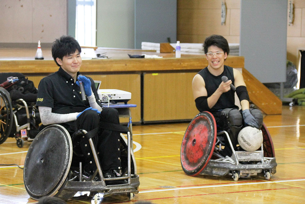 講師の羽賀選手（左）と峰島選手
