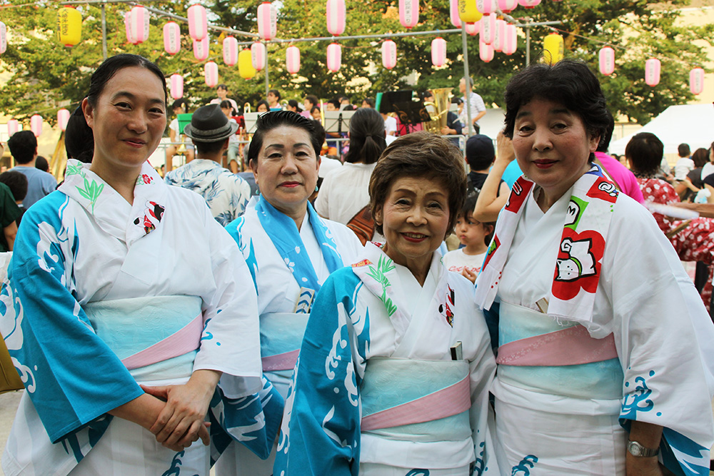 「一緒に踊りましょう」　西五反田谷山会の美女軍団