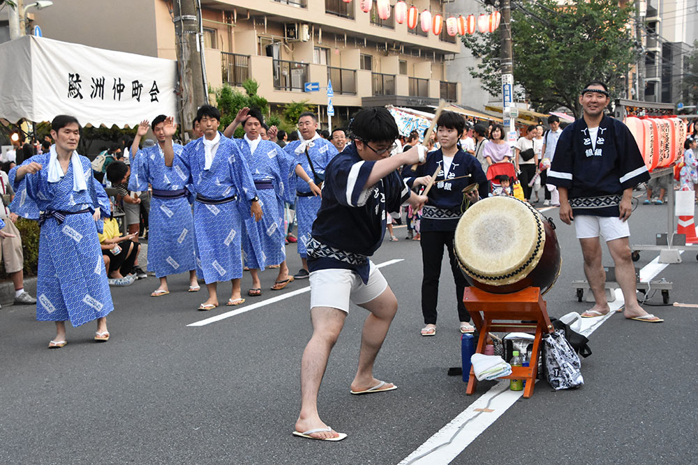 力強い太鼓の演奏