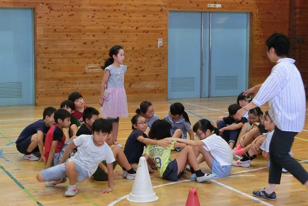 学習に取り組む児童たち