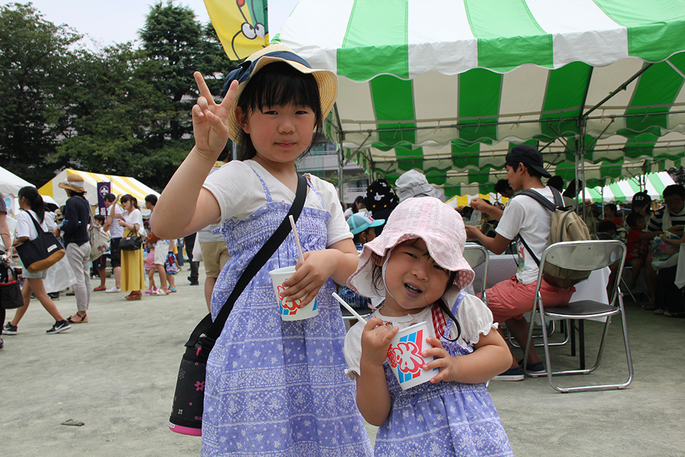 かき氷を持って、ハイチーズ