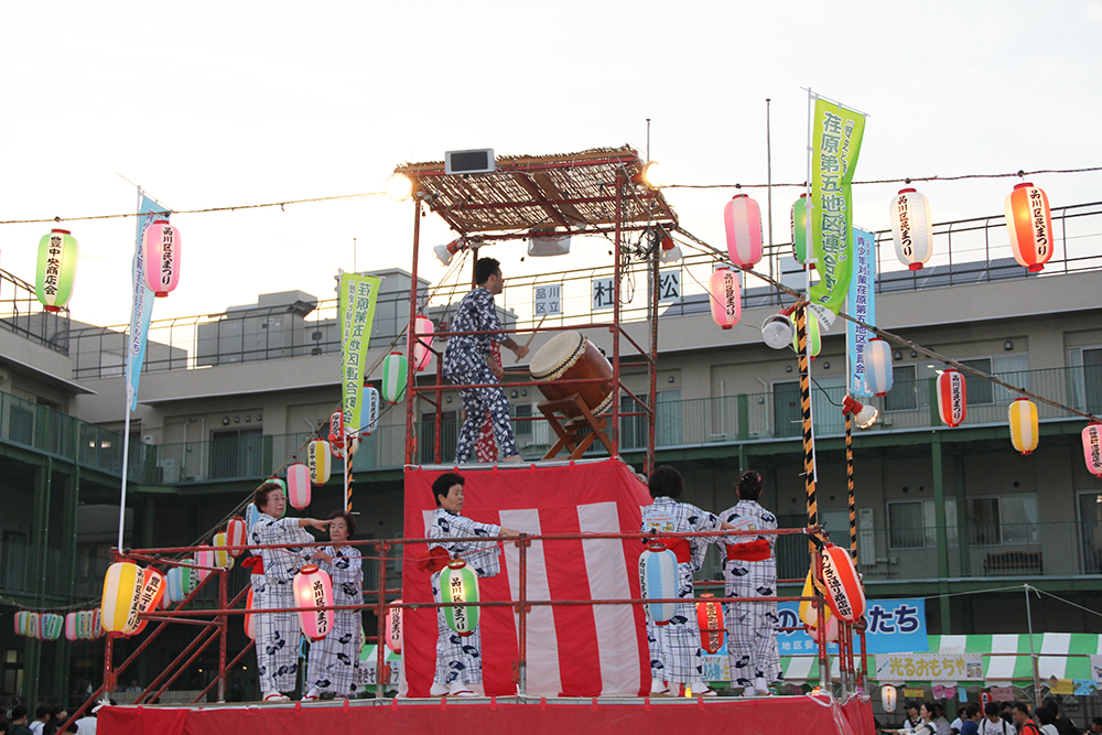 櫓では見事な太鼓