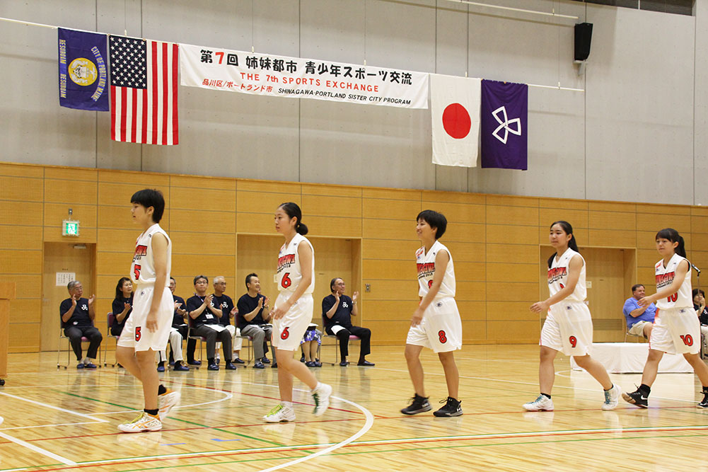 入場行進する品川区派遣チーム