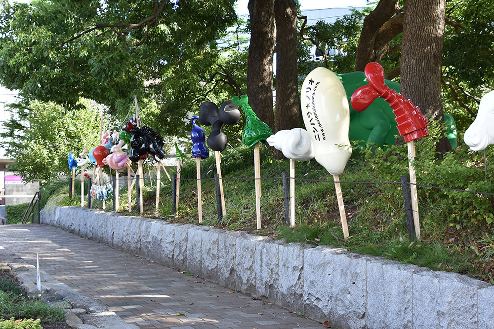 公園内の小道も装飾