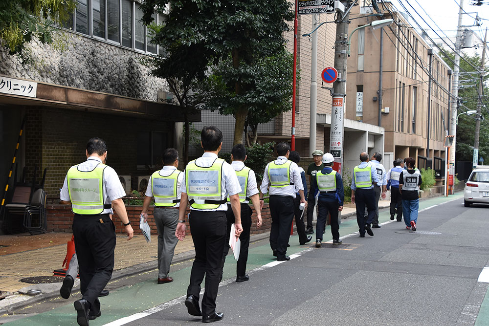 一時滞在施設に誘導