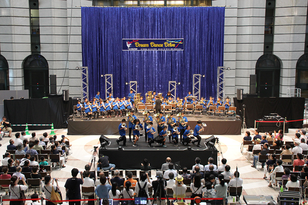 立会小学校による吹奏楽演奏