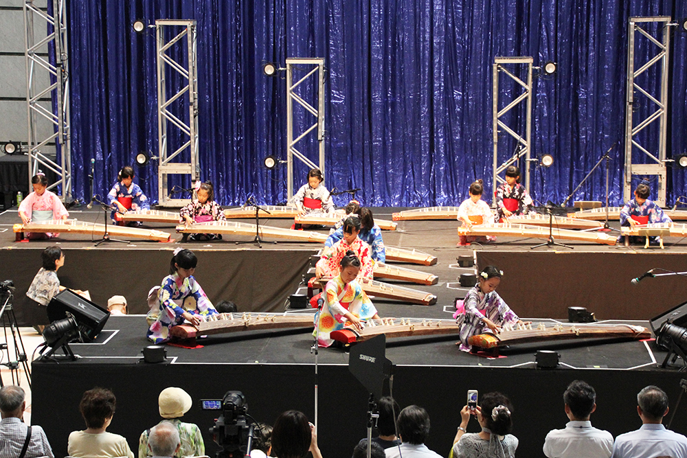 泰音会(やすねかい)による琴演奏