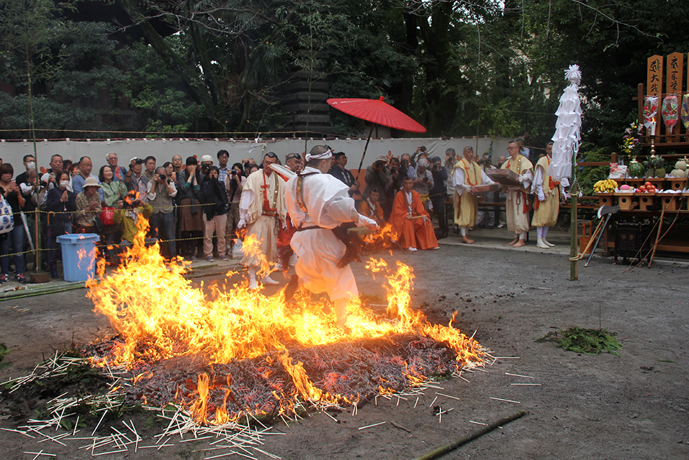 品川寺での火渡り荒行