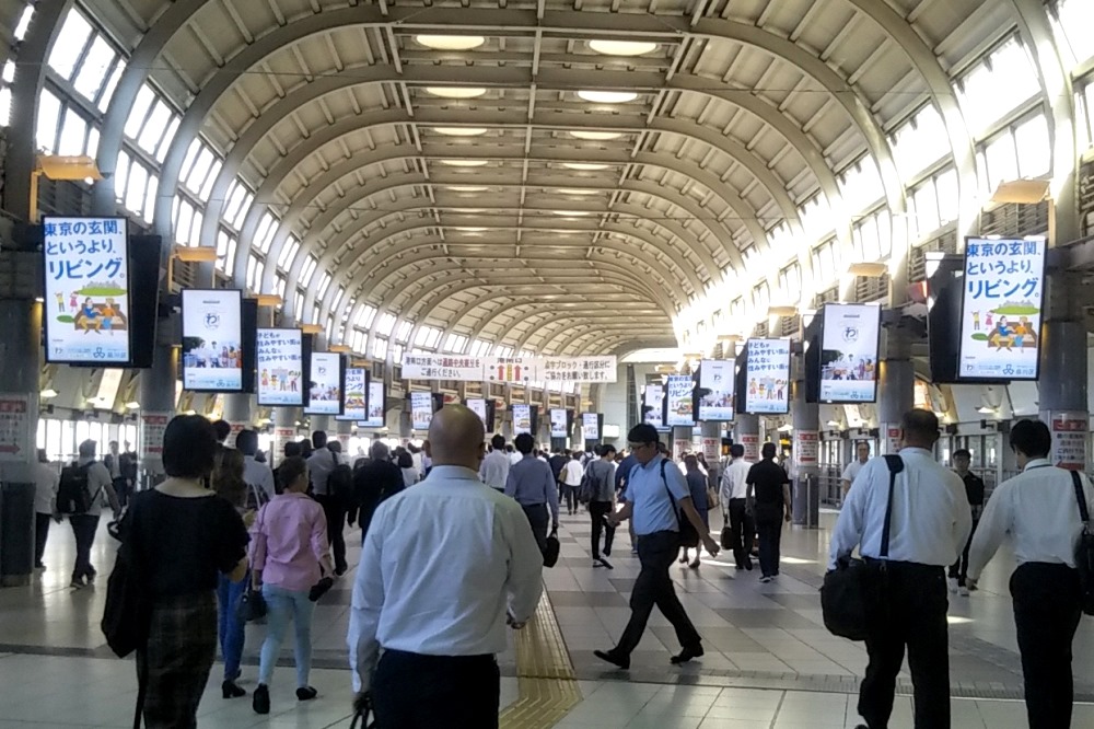 品川駅自由通路デジタルサイネージ