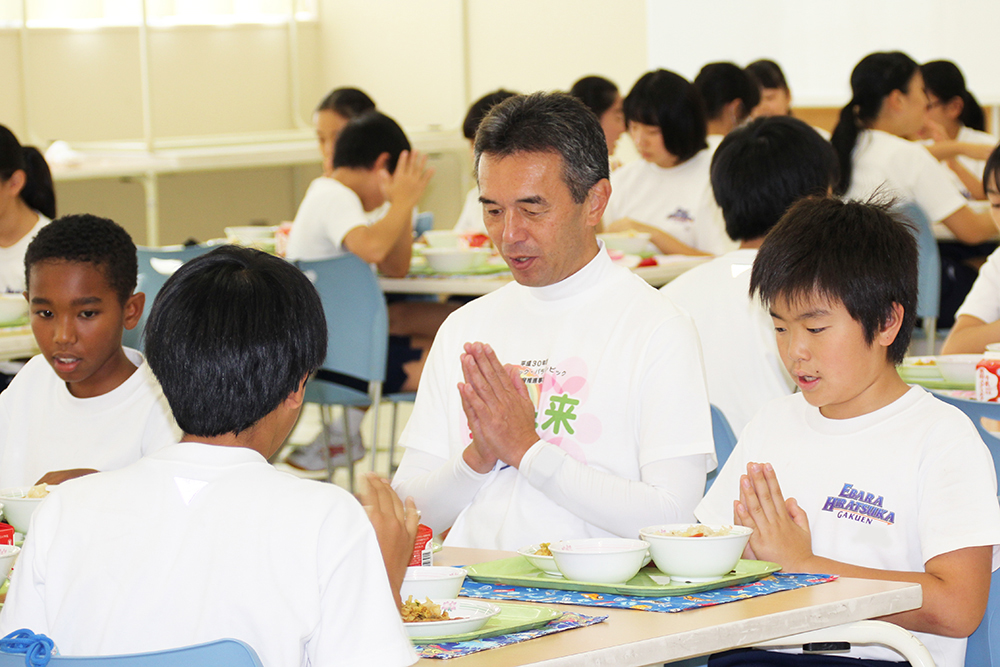 給食で交流