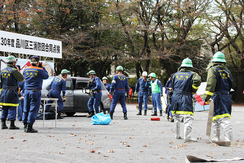 救助活動訓練　車内負傷者を救助