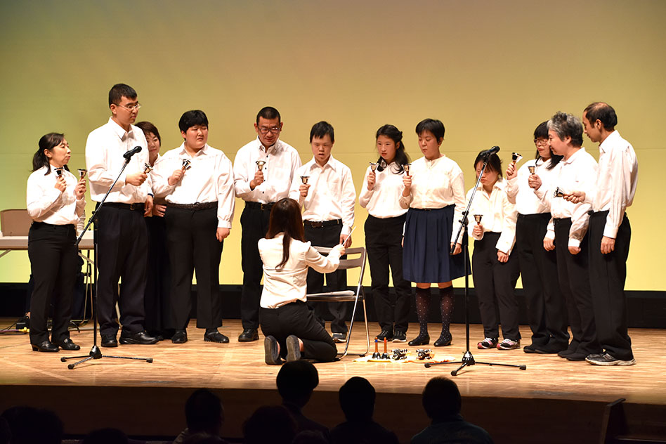 ふれあい作業所西大井・西品川　音楽クラブによるハンドベル