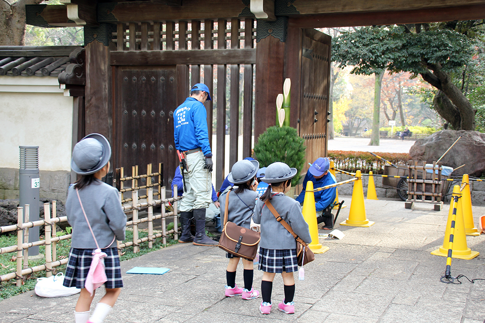 見入っている子ども