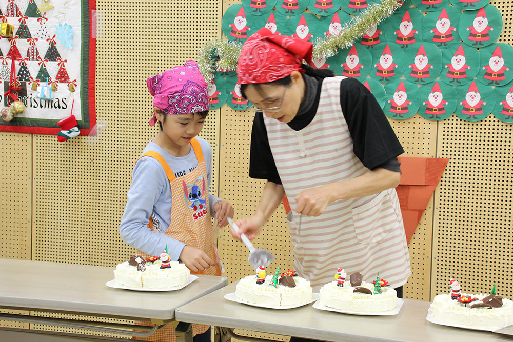 ビンゴで一等賞で最初にケーキを選ぶ