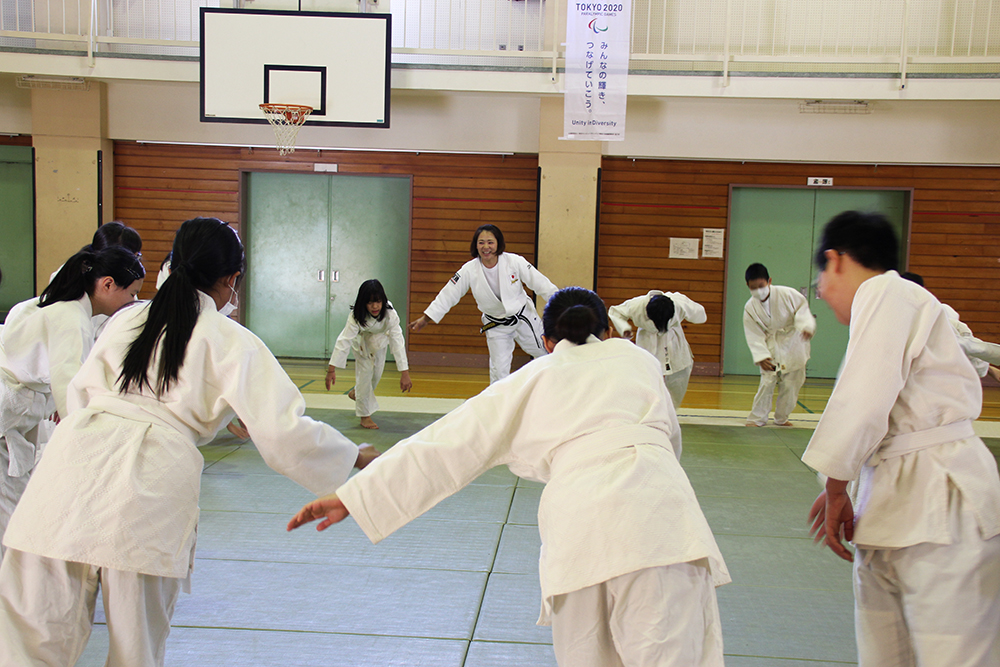 バランス感覚のトレーニングを指導