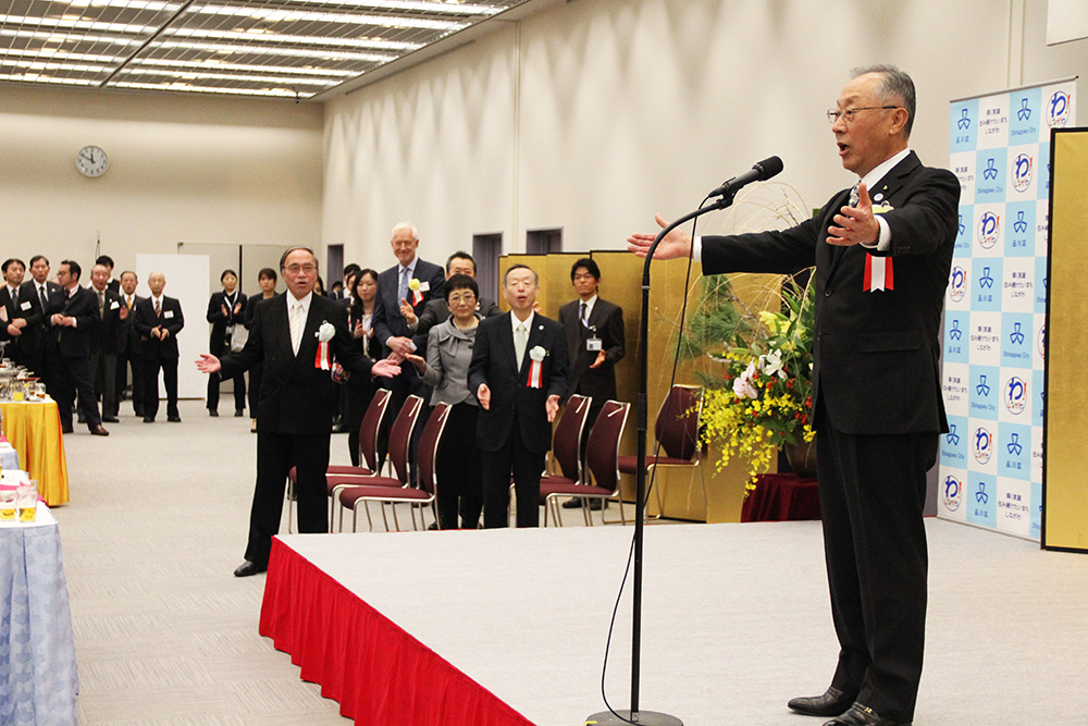 丹治会長による三本締め