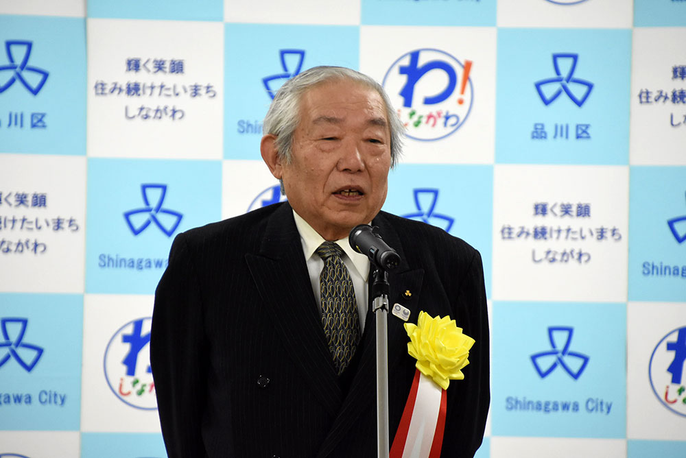 お祝いの言葉を述べる加藤会長