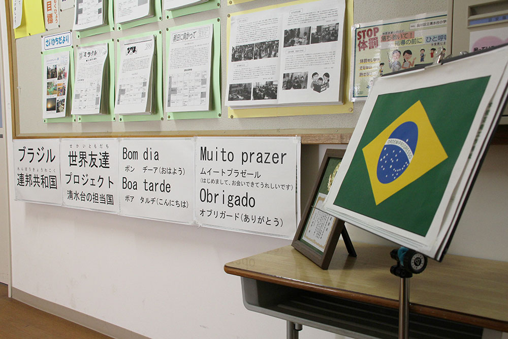 廊下に掲示されているブラジルの情報