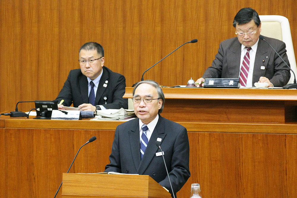 施政方針演説する濱野区長