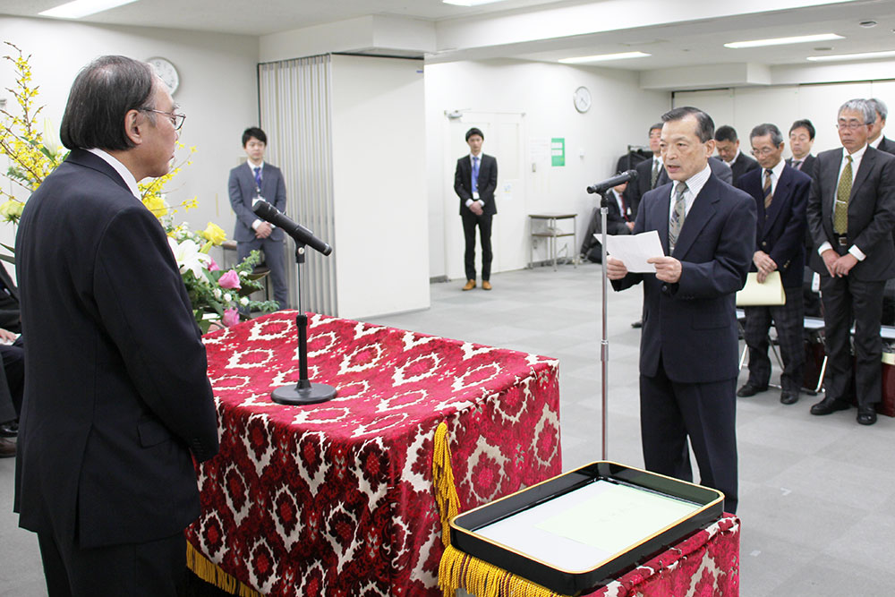 謝辞を述べる田畑さん