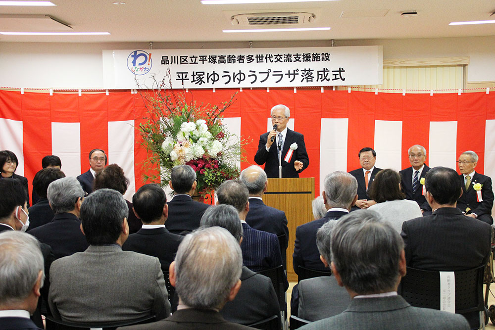 あいさつする福栄会 野村理事長