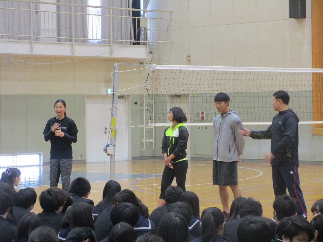 左から田中選手・松村選手・伊藤選手・高橋コーチ
