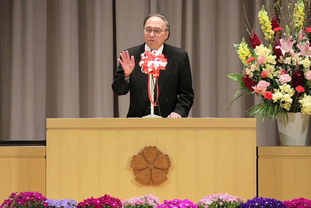 来賓祝辞を述べる濱野区長