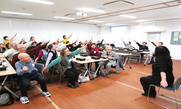 体操をする戸越・平塚地区の参加者