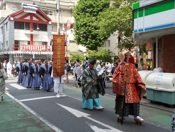 神幸祭渡御出発