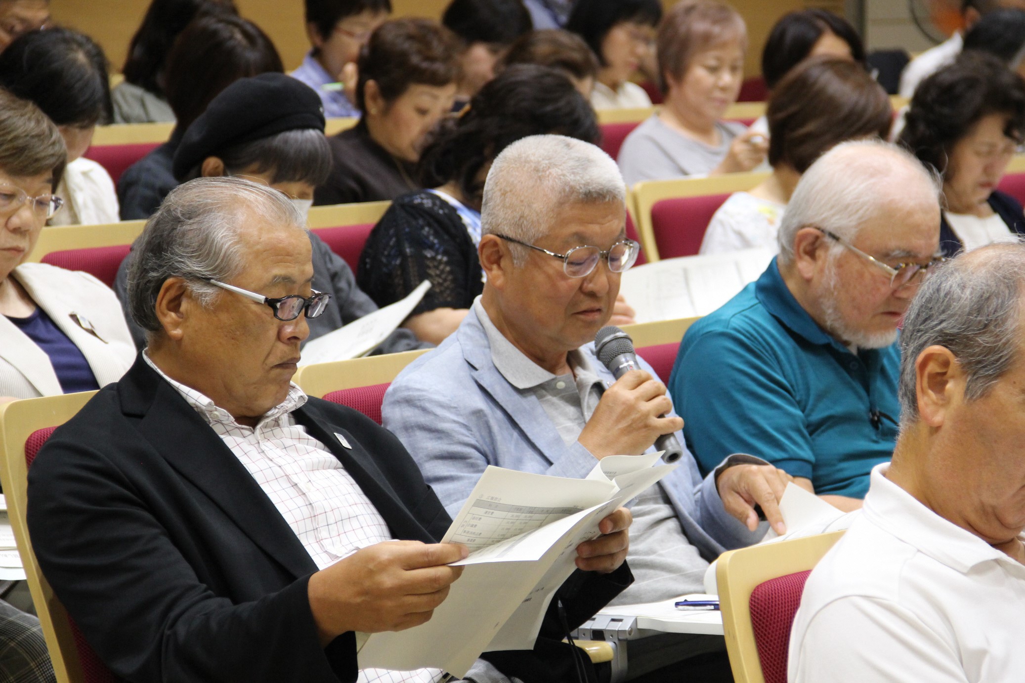 審議中　意見する会員