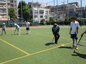 スティックでドリブル練習！