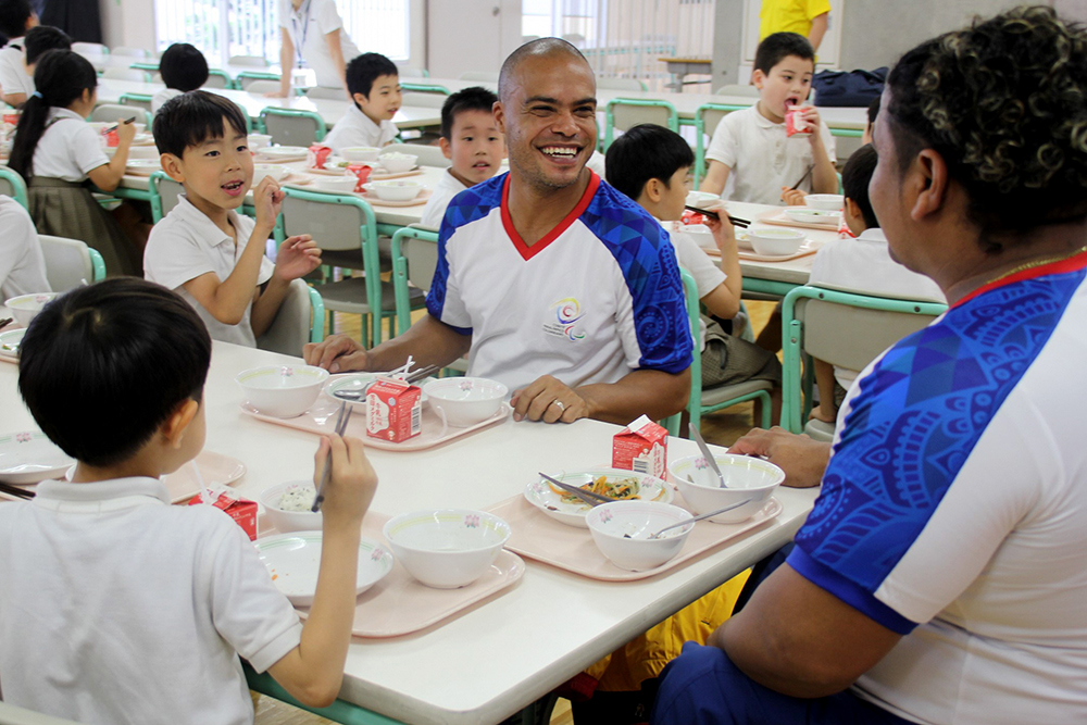 給食交流の様子