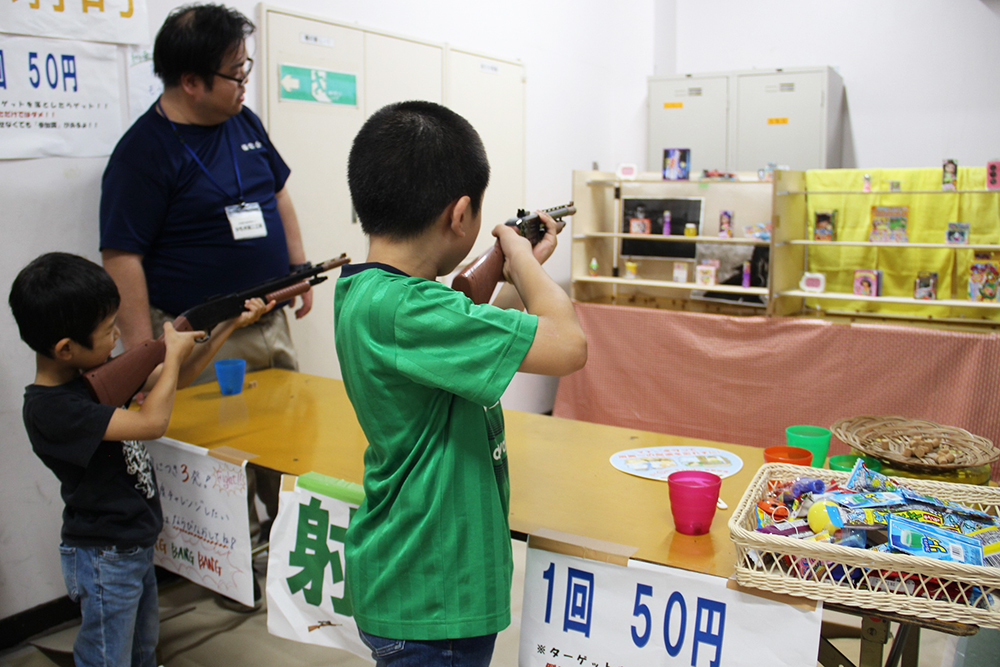 射撃をやる坊主すないばー兄弟