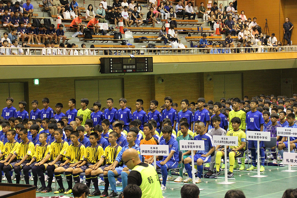 荏原第一中学校の紹介時に起立する選手たち