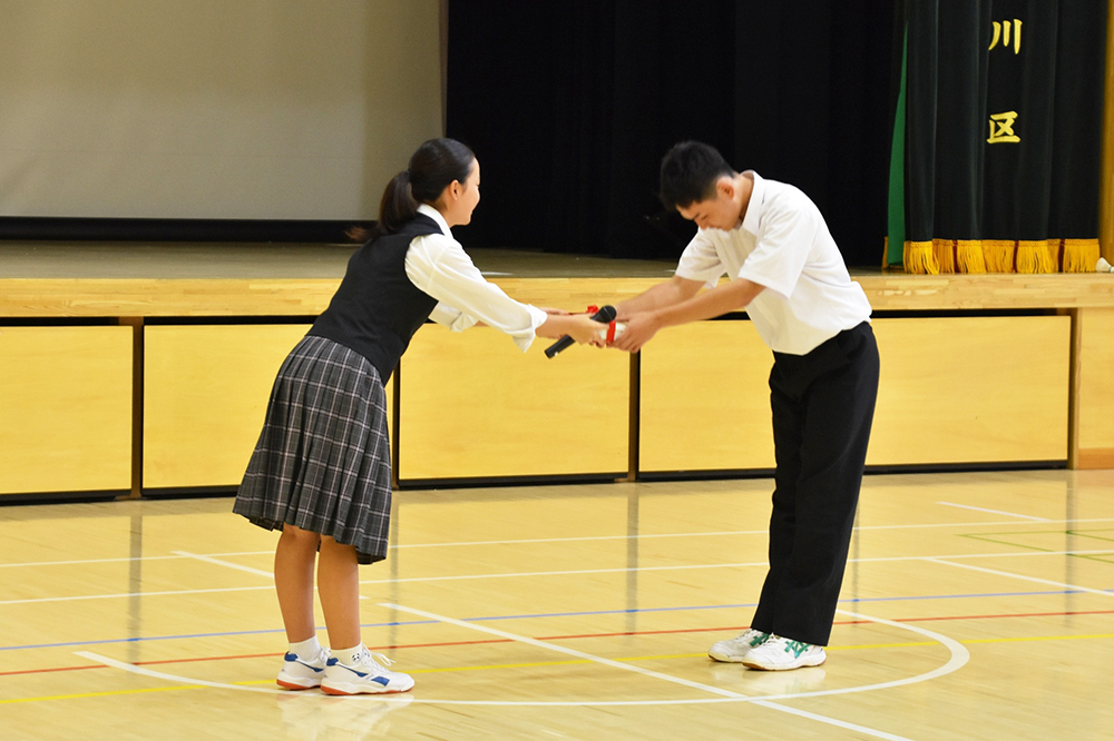 豊葉の杜学園から河北中学校に記念品の贈呈