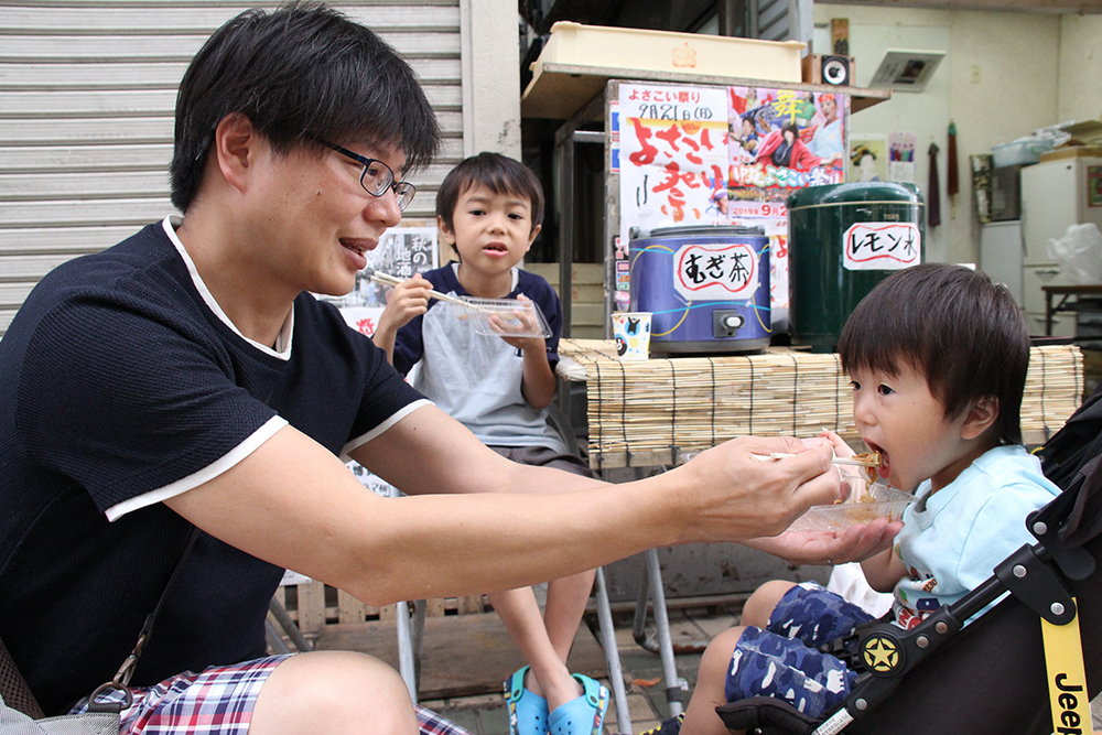 食べる子ども