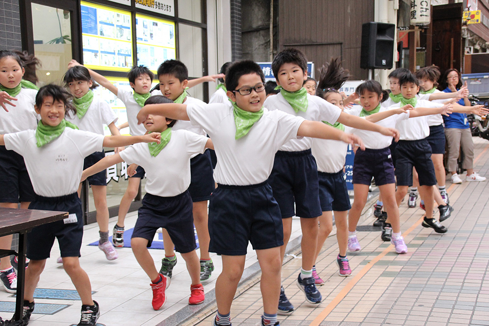 中延小学校の民族演武