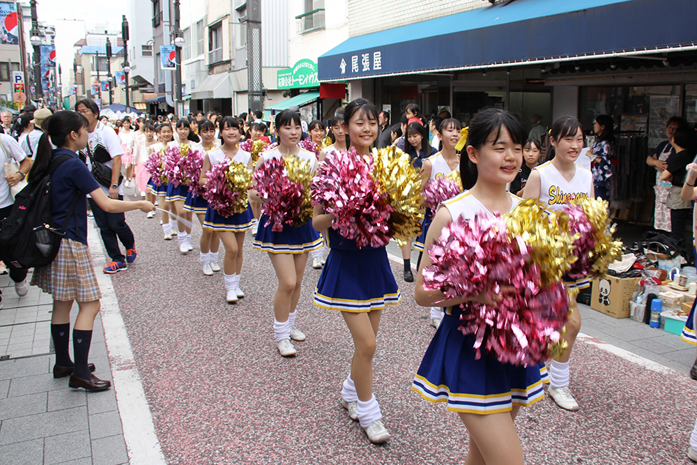 品川女子学院の皆さんのパレード