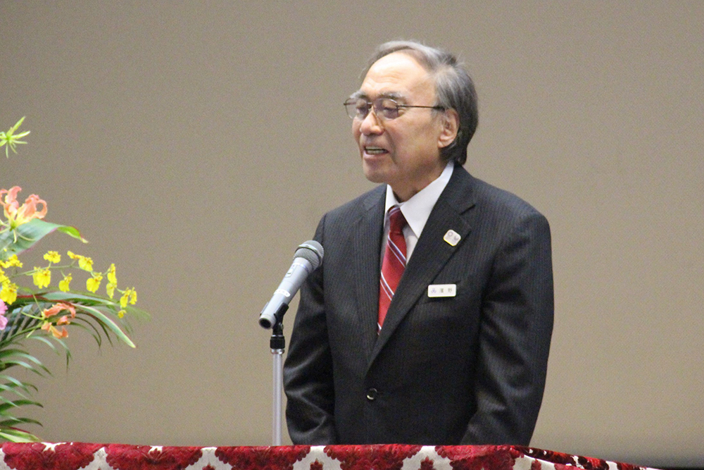 祝辞を述べる濱野区長