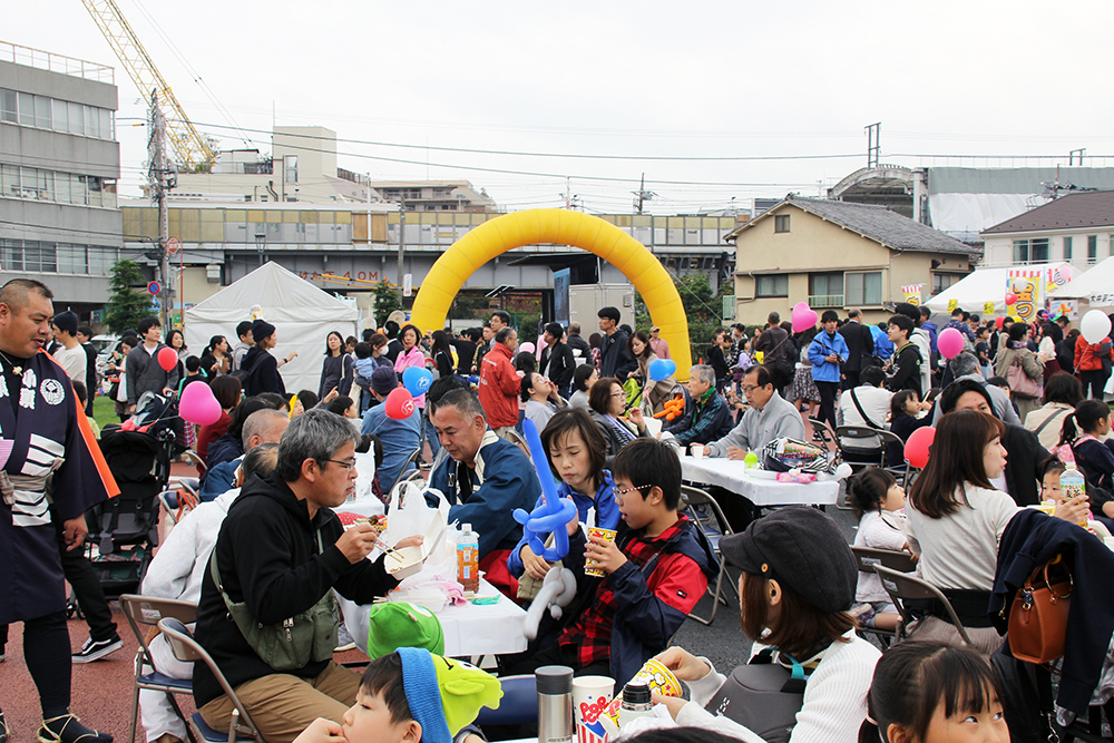 にぎわう会場内