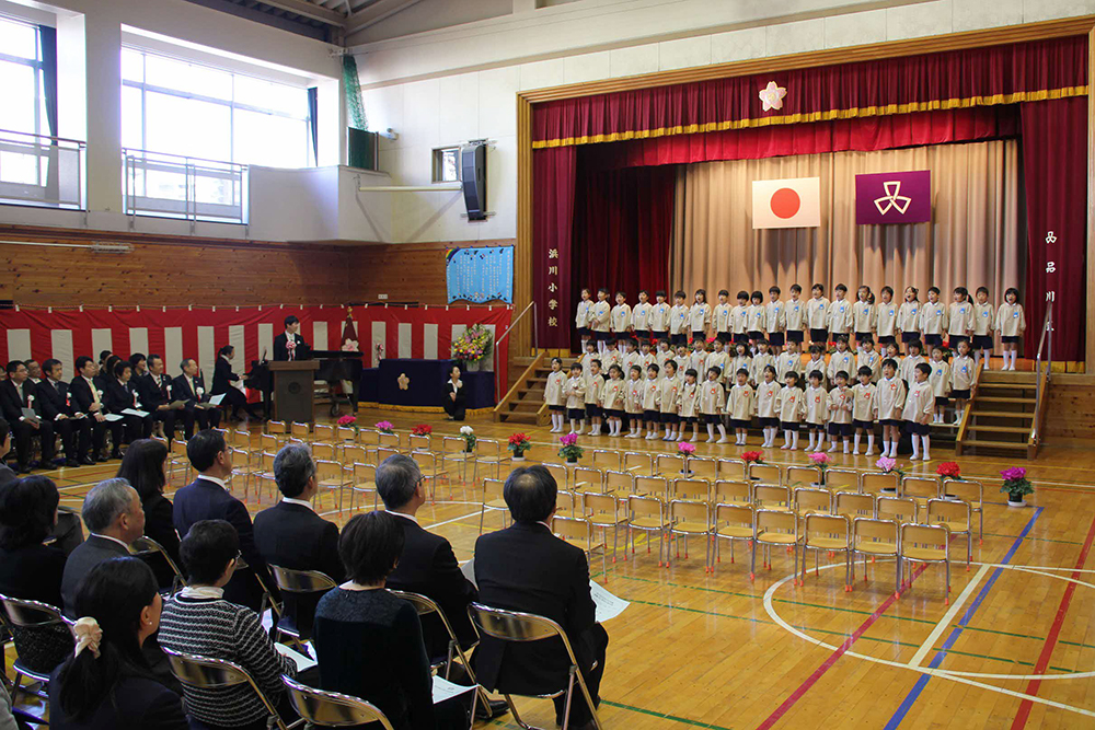 子どもたちからお祝いの歌とことばの披露