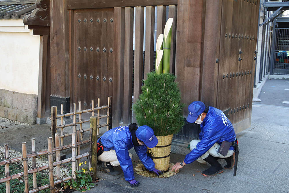 作業する公園スタッフ