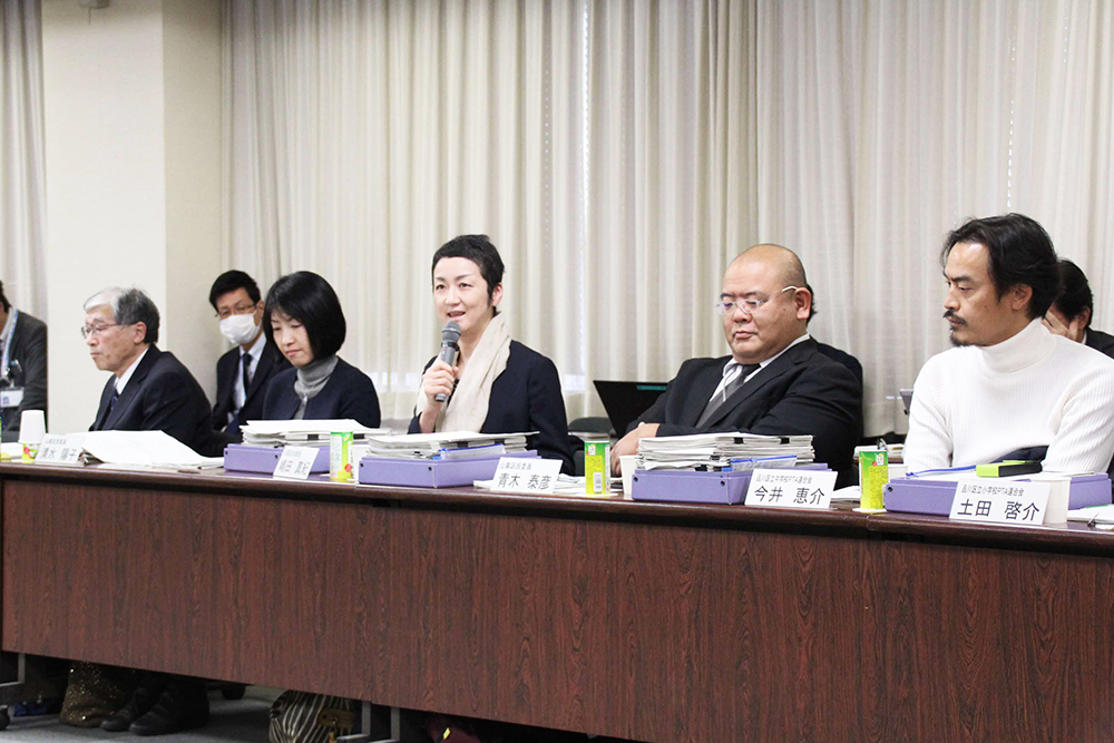 懇談 発言する公募区民の方