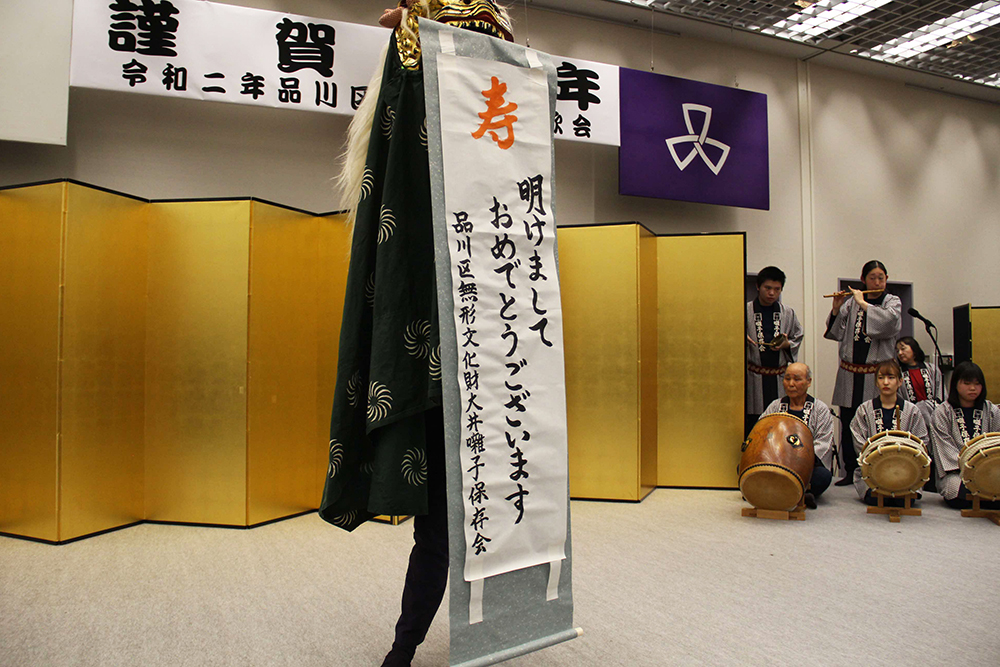 親子獅子舞を披露　